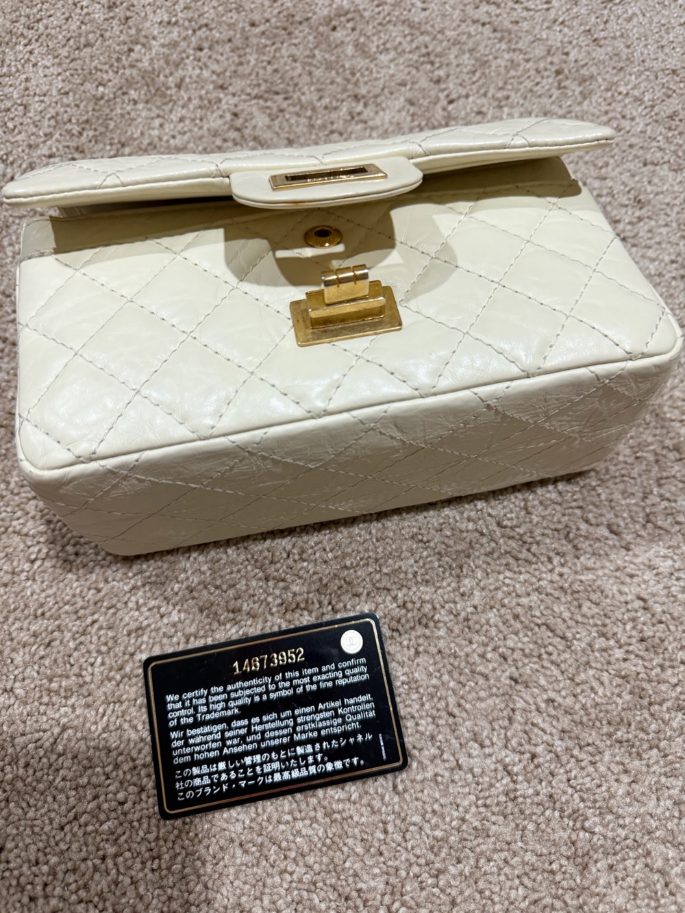 CHANEL Aged Calfskin Quilted 2.55 Reissue 224 Flap Ivory - Picture 5 of 16
